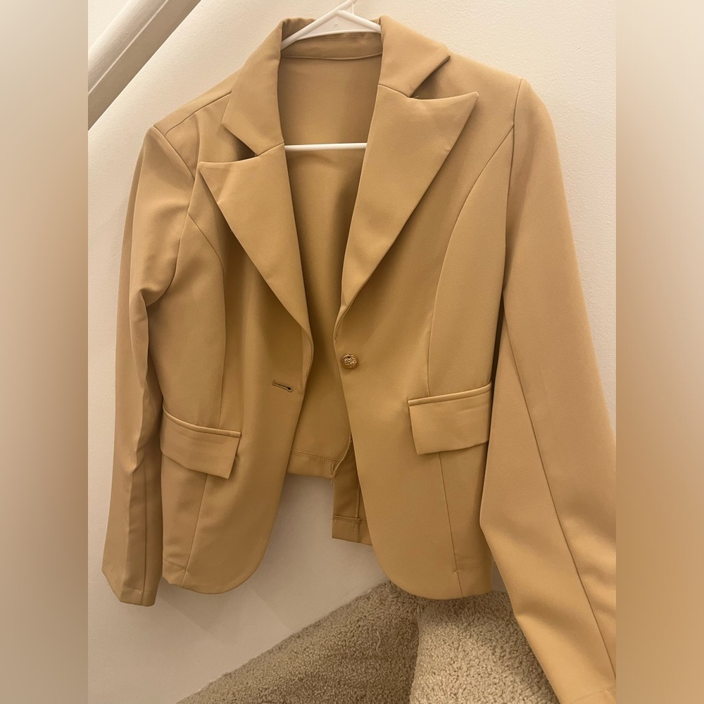 Stylish Tan Blazer